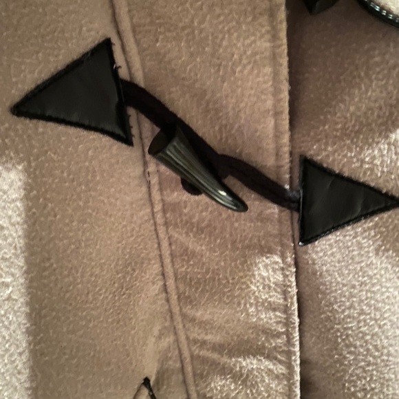 Beautiful coat - Picture 2 of 3